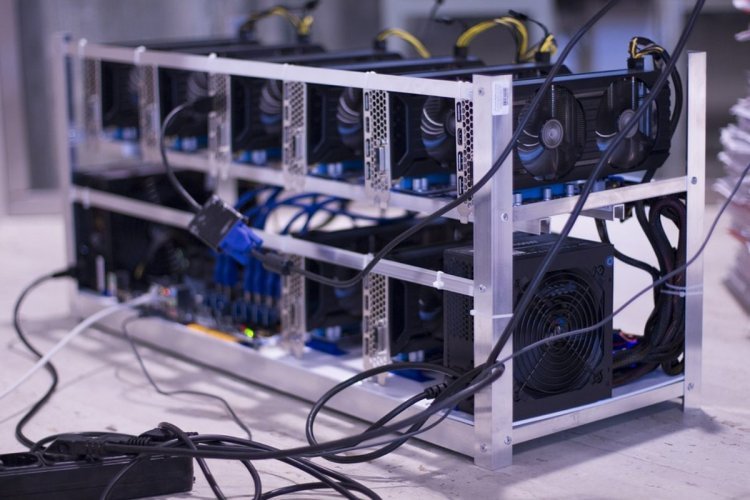 The Total Bitcoin Mining Revenue Drops to A Two Year Low, Here's Why